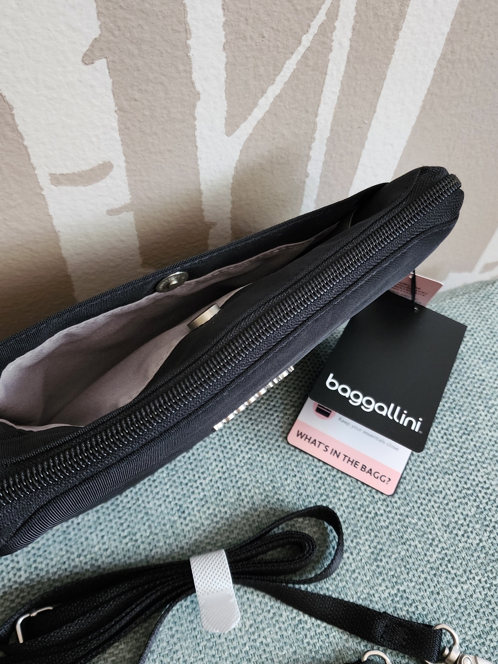 Baggallini: Black RFID Mini Crossbody with Convertible Straps - Picture 2 of 9